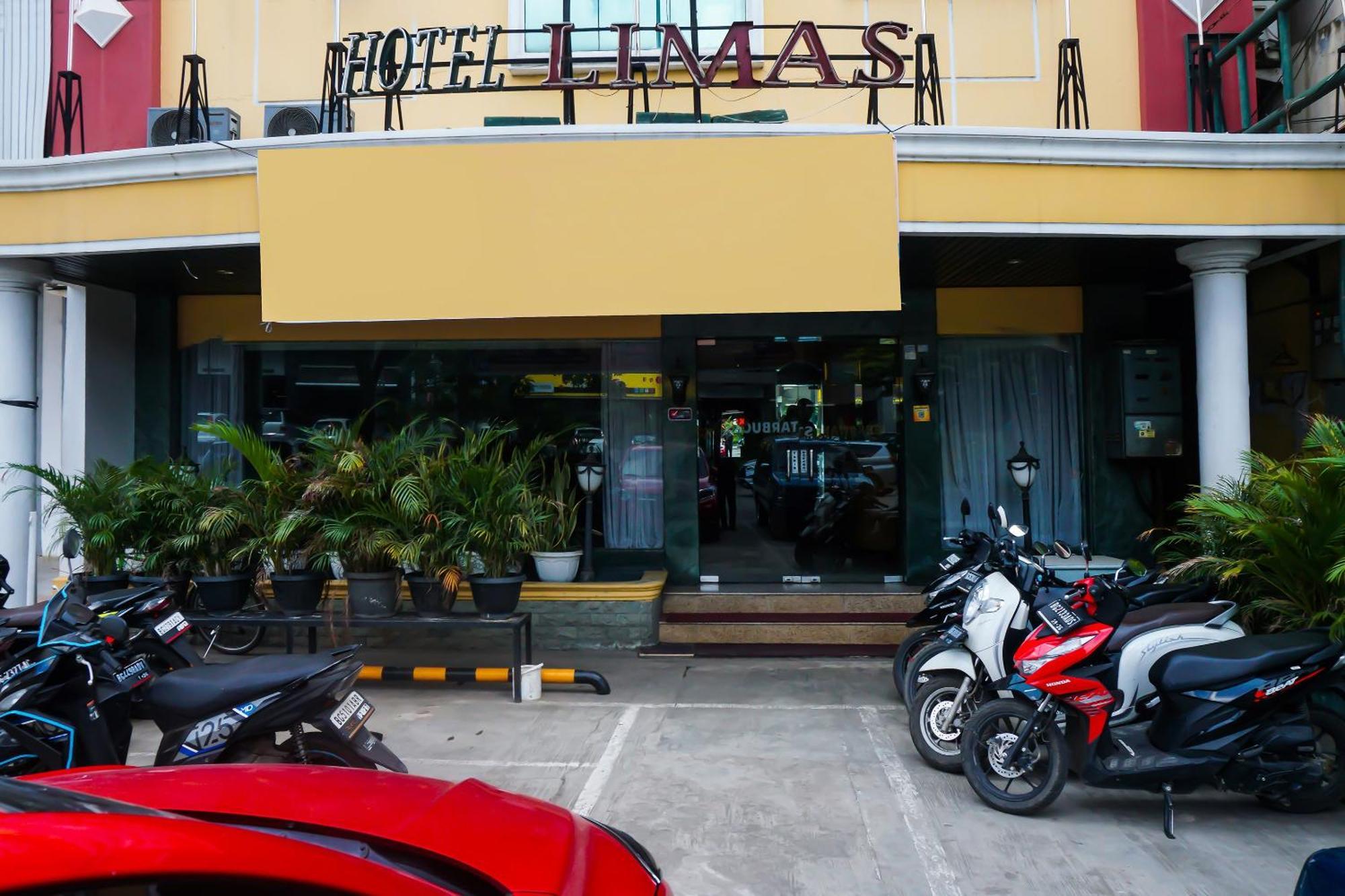 Super Oyo Collection O 92690 Hotel Limas Palembang Exterior photo