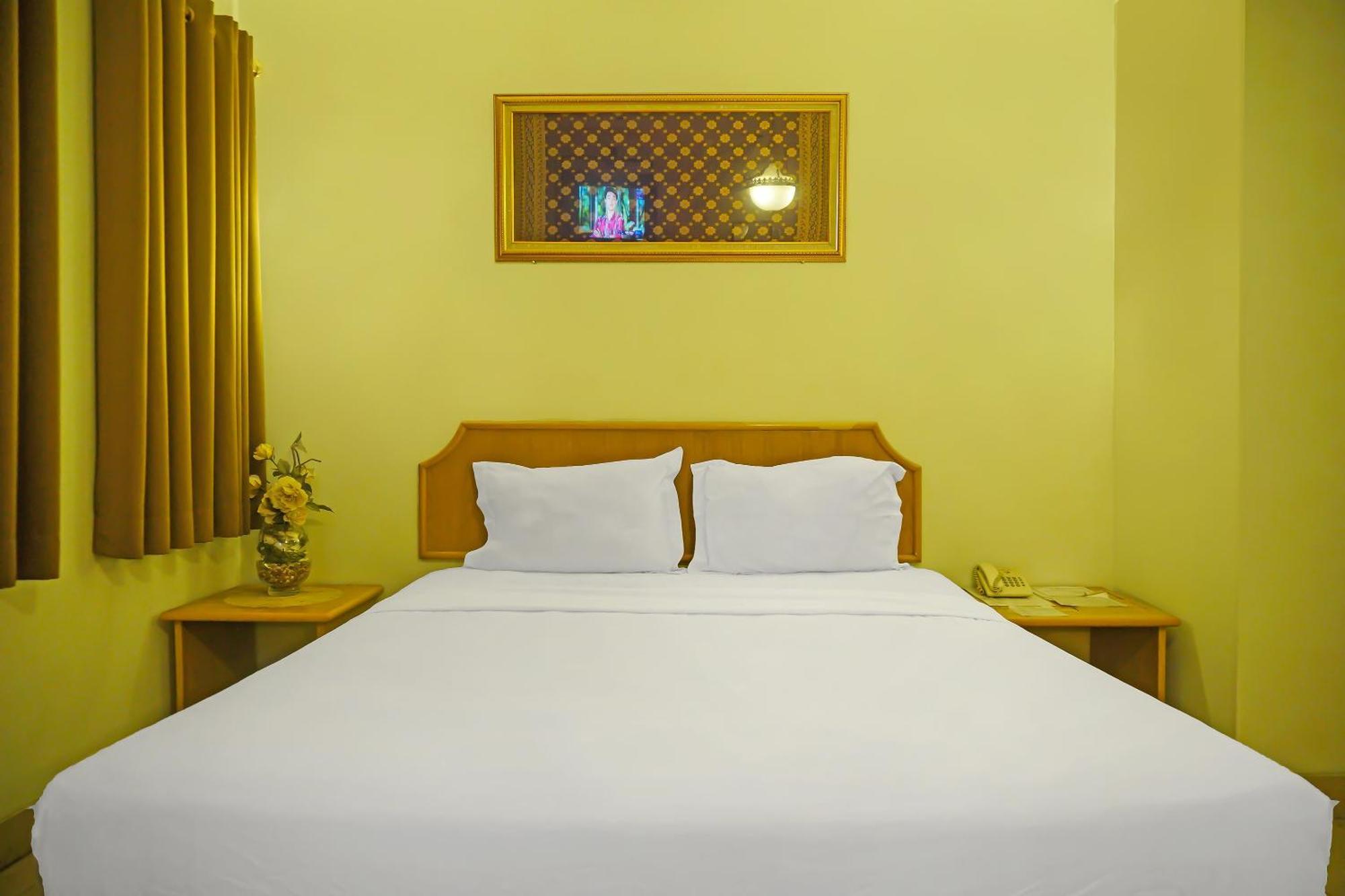 Super Oyo Collection O 92690 Hotel Limas Palembang Exterior photo