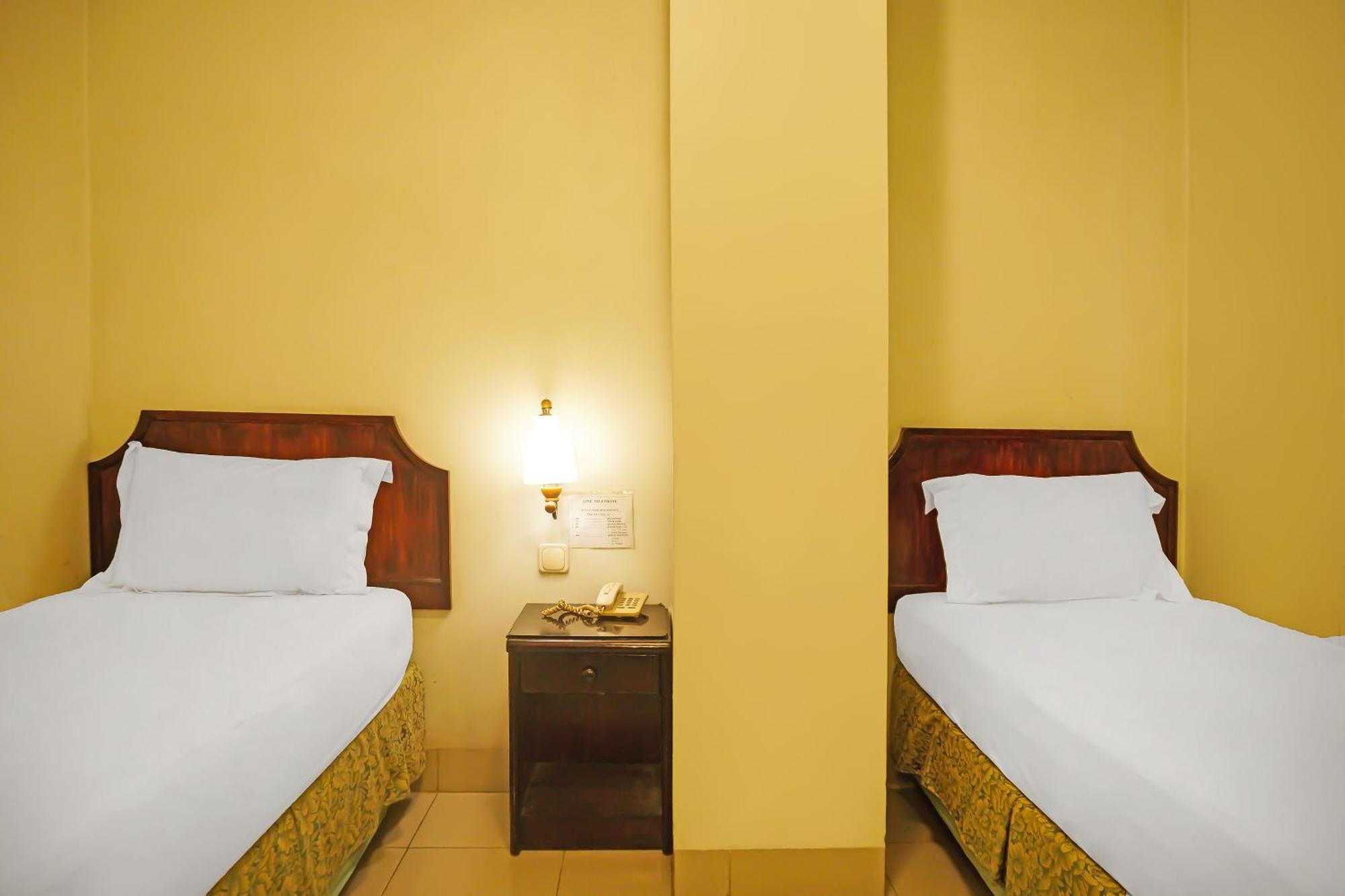 Super Oyo Collection O 92690 Hotel Limas Palembang Exterior photo