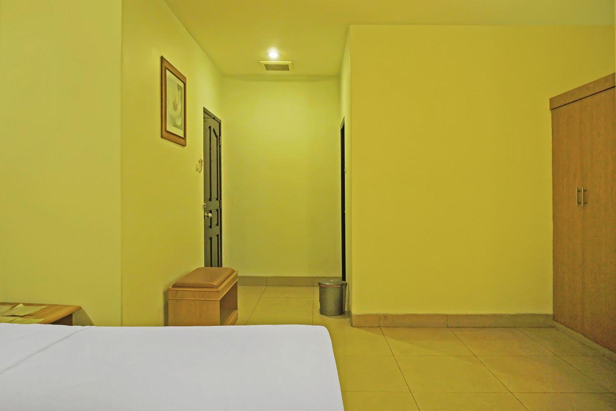 Super Oyo Collection O 92690 Hotel Limas Palembang Exterior photo